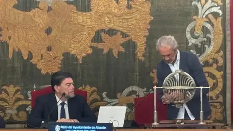 Momento del sorteo de presidentes y vocales de las mesas electorales Momento del sorteo de presidentes y vocales de las mesas electorales