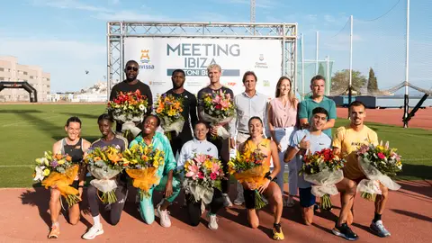 Foto de familia de los ganadores del Meeting Toni Bonet 2024 Foto de familia de los ganadores del Meeting Toni Bonet 2024