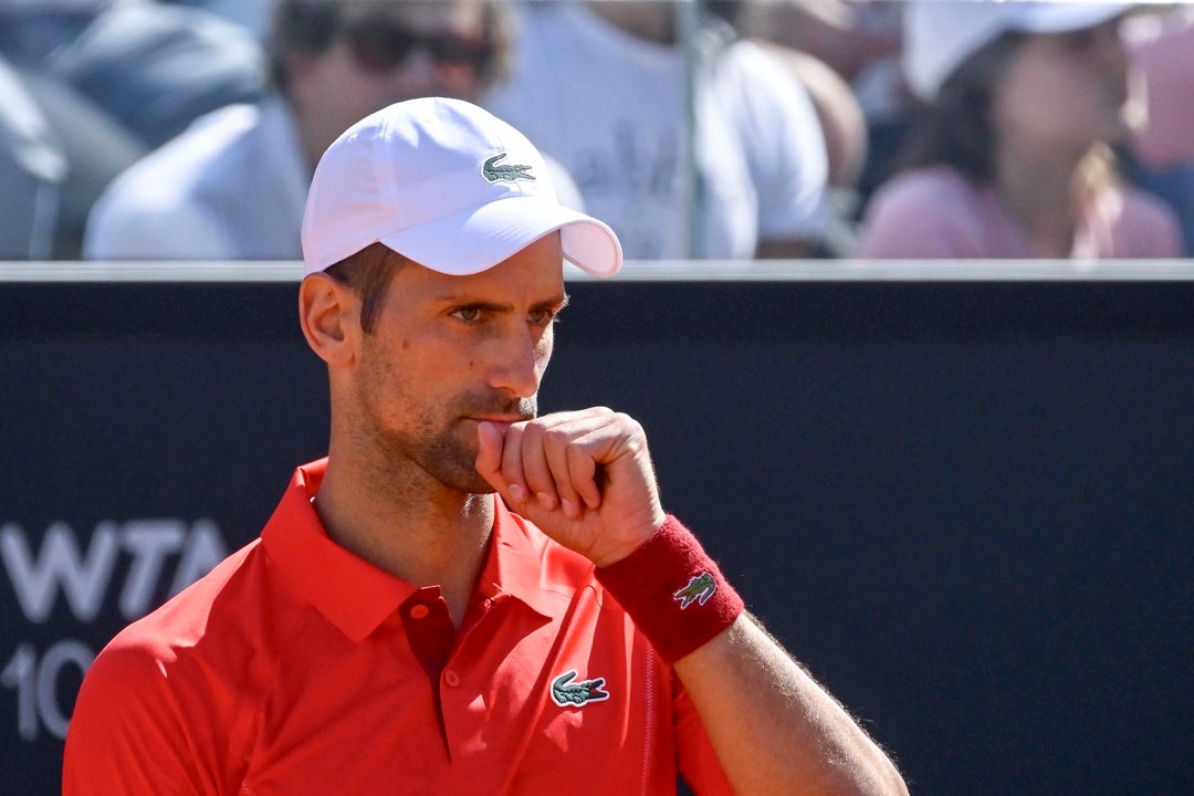 Djokovic cae con estrépito en tercera ronda Djokovic cae con estrépito en tercera ronda
