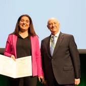 La alcaldesa de Faura, Consol Duran, recoge la mención especial de la AECC a la Junta Local contra el Cáncer de Faura La alcaldesa de Faura, Consol Duran, recoge la mención especial de la AECC a la Junta Local contra el Cáncer de Faura
