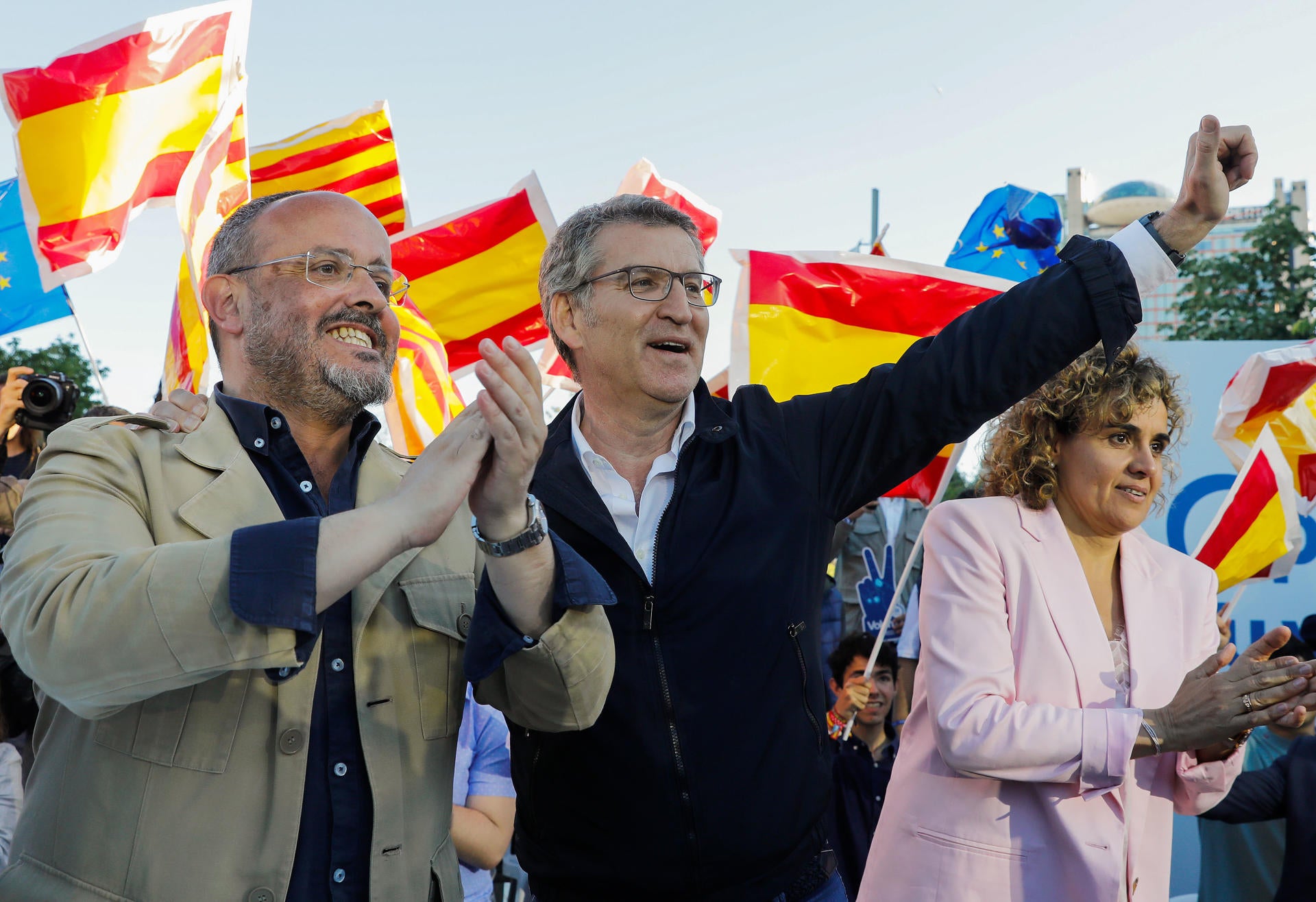 Alejandro Fernández y Alberto Núñez Feijóo durante el cierre de campaña del 12M Alejandro Fernández y Alberto Núñez Feijóo durante el cierre de campaña del 12M