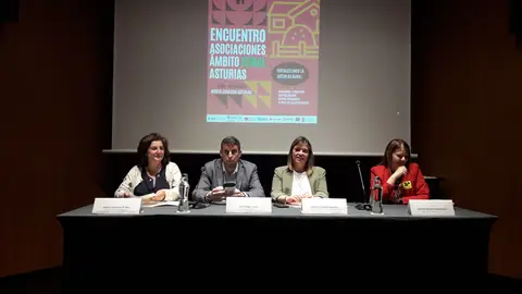 Asistentes a la jornada en el MUJA Asistentes a la jornada en el MUJA