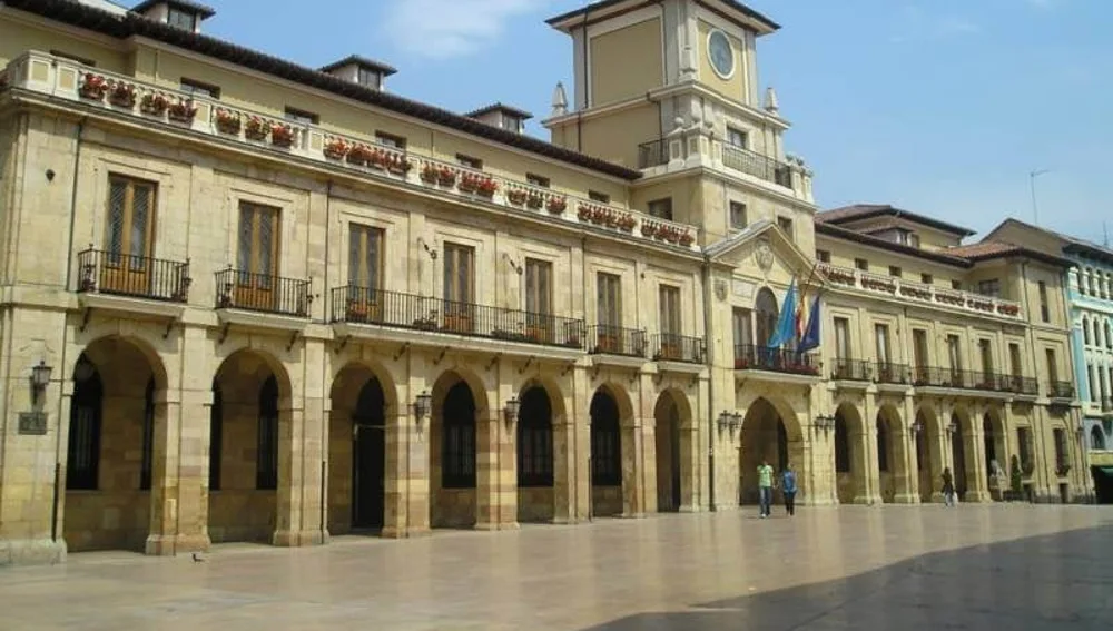 Fachada principal del Ayuntamiento de Oviedo