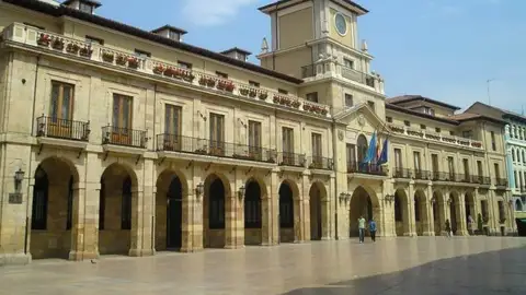 Fachada principal del Ayuntamiento de Oviedo Fachada principal del Ayuntamiento de Oviedo