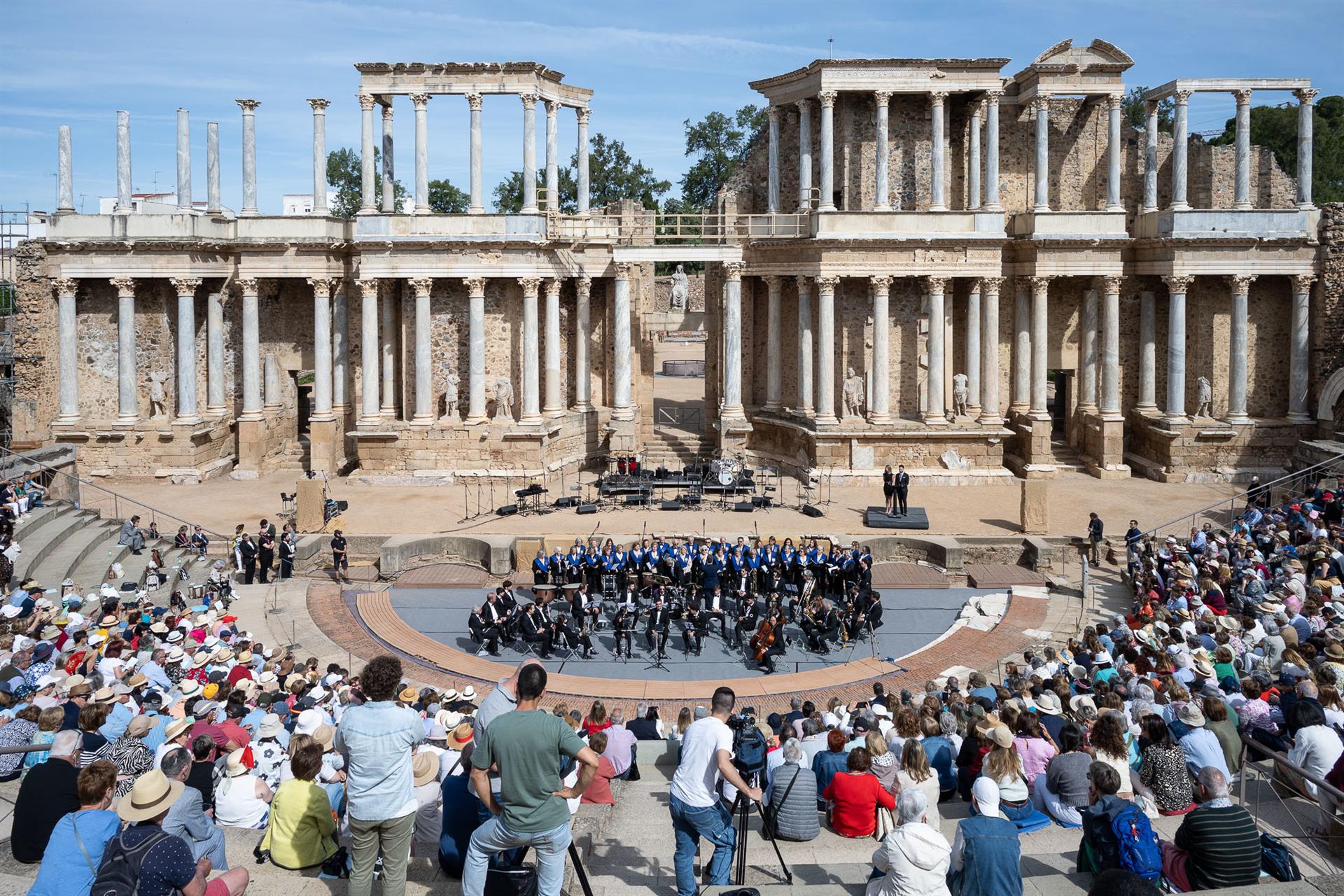 La Universidad de Mayores de Extremadura celebra su 25 aniversario con un acto en el Teatro Romano de Mérida La Universidad de Mayores de Extremadura celebra su 25 aniversario con un acto en el Teatro Romano de Mérida
