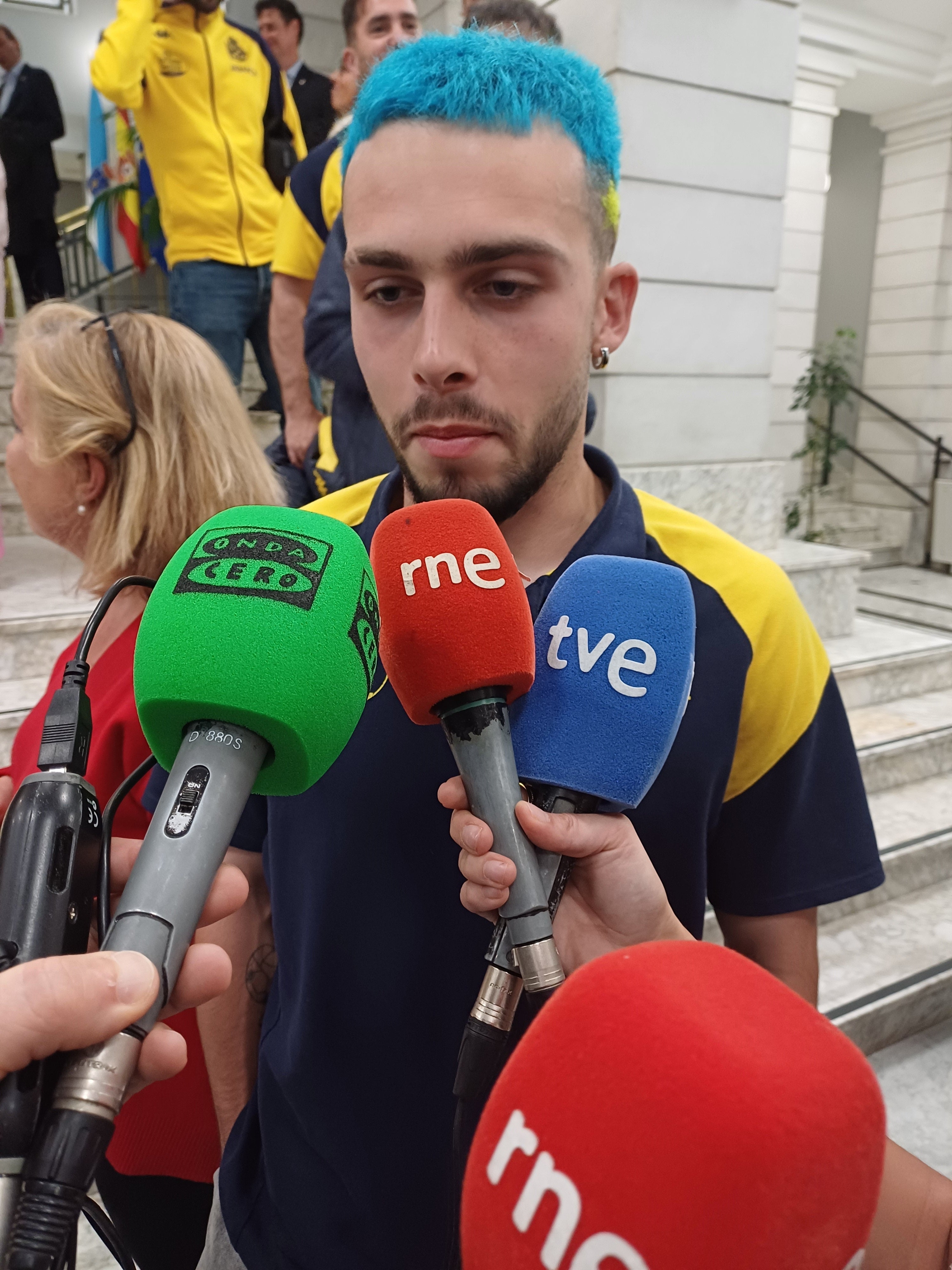 David Mella: "Tengo aún dos años de contrato y quiero llevar la camiseta del Deportivo en segunda División" David Mella: "Tengo aún dos años de contrato y quiero llevar la camiseta del Deportivo en segunda División"