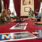 Instantes de la rueda de prensa celebrada en el Ayuntamiento de Cádiz