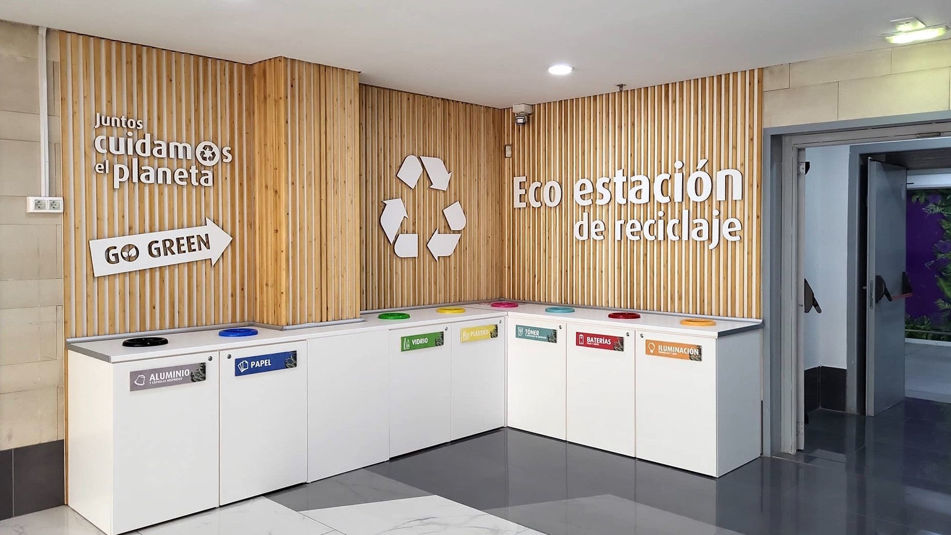 El centro comercial L’Aljub de Elche instala un punto de reciclaje en su parking subterráneo El centro comercial L’Aljub de Elche instala un punto de reciclaje en su parking subterráneo
