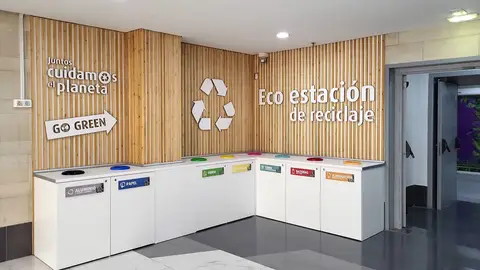 Punto de reciclaje instalado en el parking subterráneo del CC L'Aljub de Elche. Punto de reciclaje instalado en el parking subterráneo del CC L'Aljub de Elche.