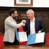 El alcalde de Sagunto, Darío Moreno, y el primer edil de Salzgitter, Frank Klingebiel, firman el preacuerdo de hermanamiento entre ambas ciudades El alcalde de Sagunto, Darío Moreno, y el primer edil de Salzgitter, Frank Klingebiel, firman el preacuerdo de hermanamiento entre ambas ciudades