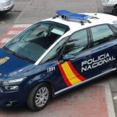 Vehículo de la Policía Nacional en Maó. 