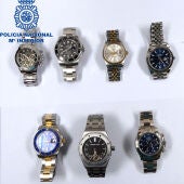 Relojes de lujo robados a turistas por los detenidos en Ibiza. 