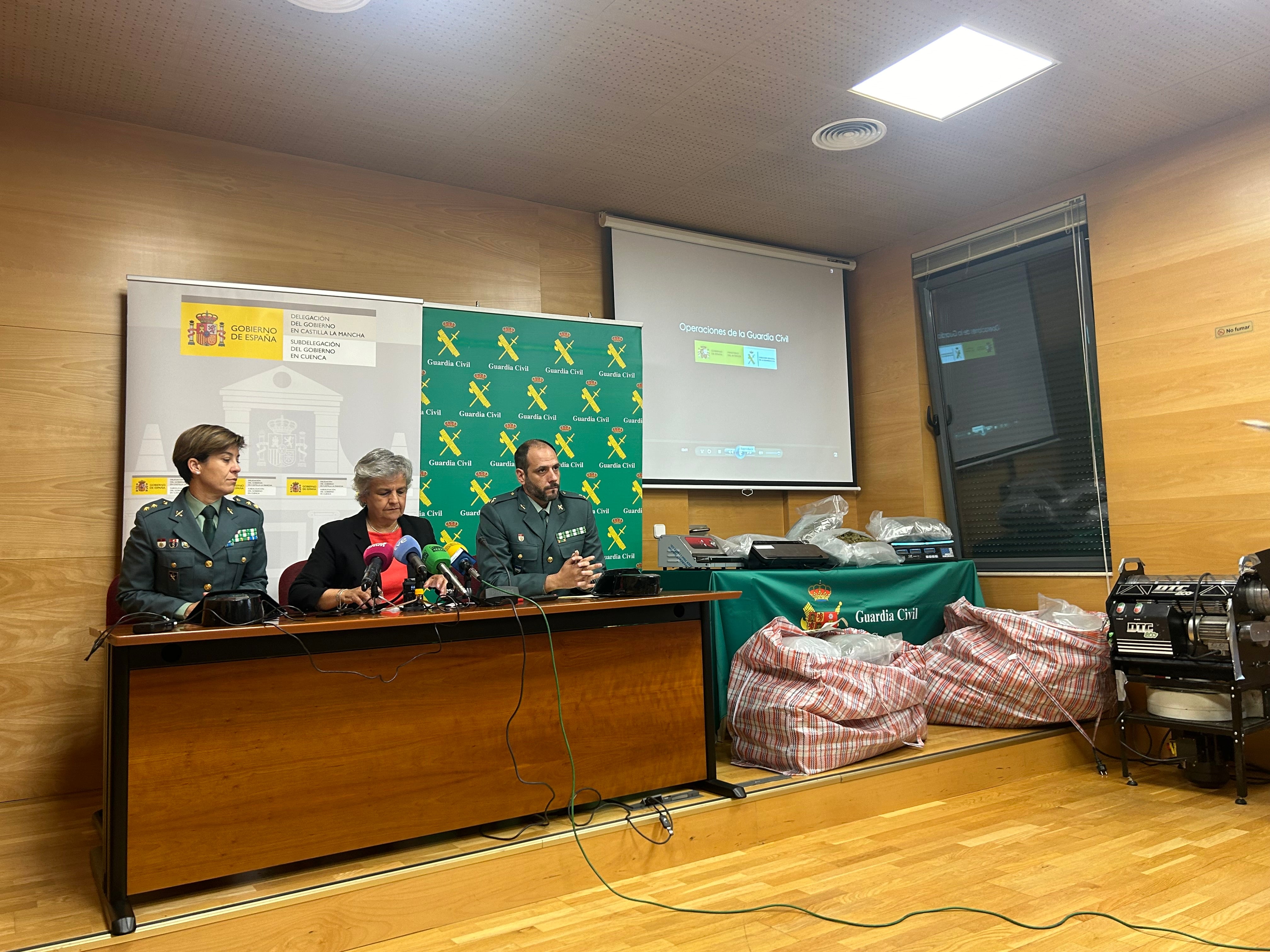 Desmantelan una organización internacional dedicada en Iniesta (Cuenca) al cultivo de marihuana Desmantelan una organización internacional dedicada en Iniesta (Cuenca) al cultivo de marihuana