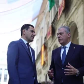El presidente de la Junta de Andalucía, Juanma Moreno, junto al alcalde de Sevilla, José Luis Sanz, en una fotografía de archivo El presidente de la Junta de Andalucía, Juanma Moreno, junto al alcalde de Sevilla, José Luis Sanz, en una fotografía de archivo