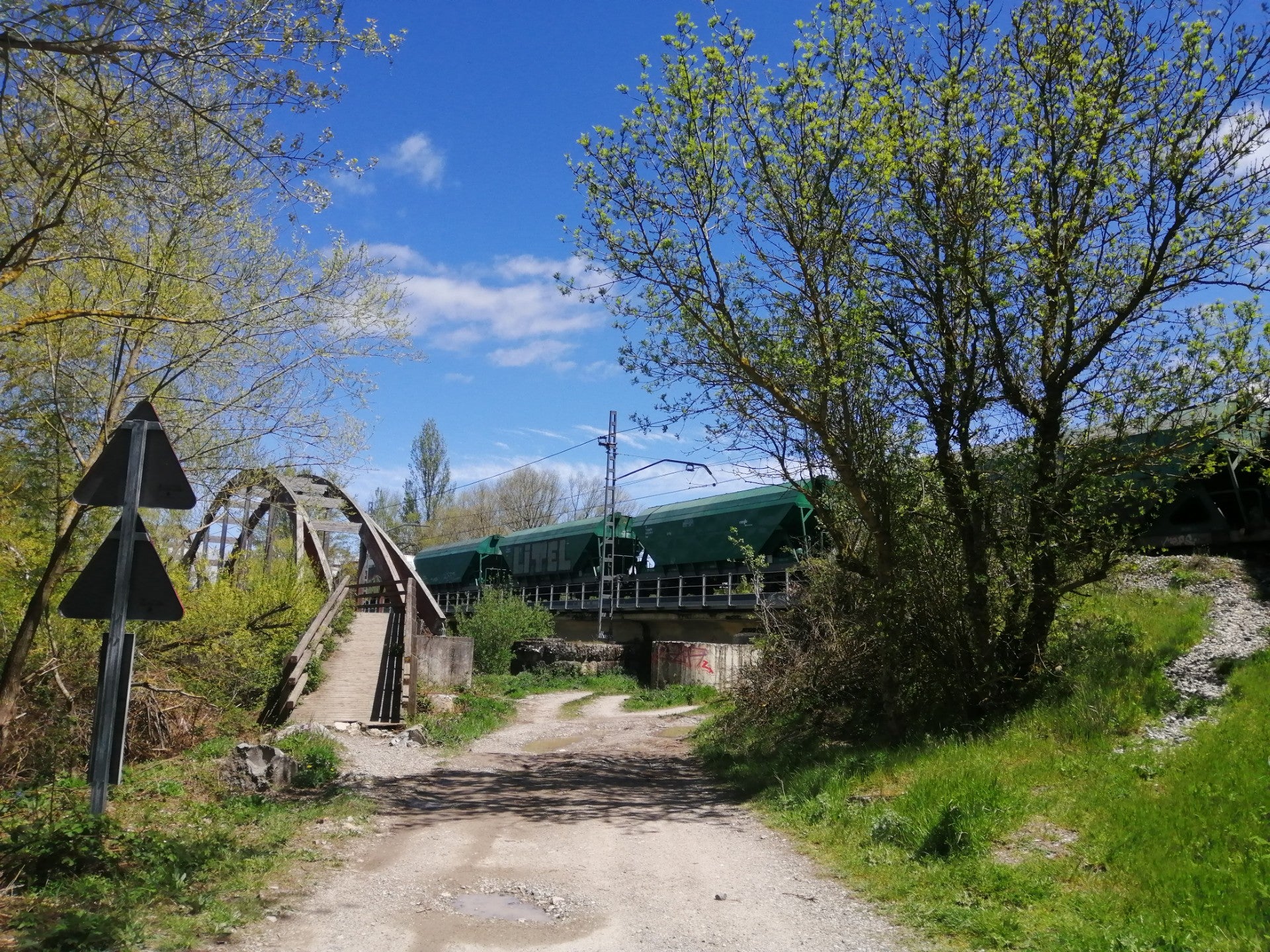Licitada la adecuación de varios senderos de la Montaña Palentina para la mejora de la red de uso público del Geoparque La Loras Licitada la adecuación de varios senderos de la Montaña Palentina para la mejora de la red de uso público del Geoparque La Loras