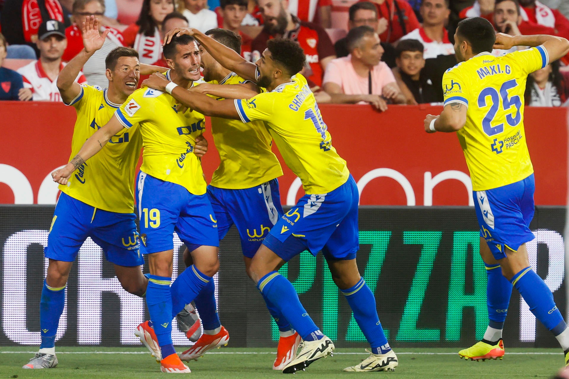 El Cádiz sigue en la pelea por la salvación tras un gol de Guardiola en el 96' ante el Sevilla El Cádiz sigue en la pelea por la salvación tras un gol de Guardiola en el 96' ante el Sevilla