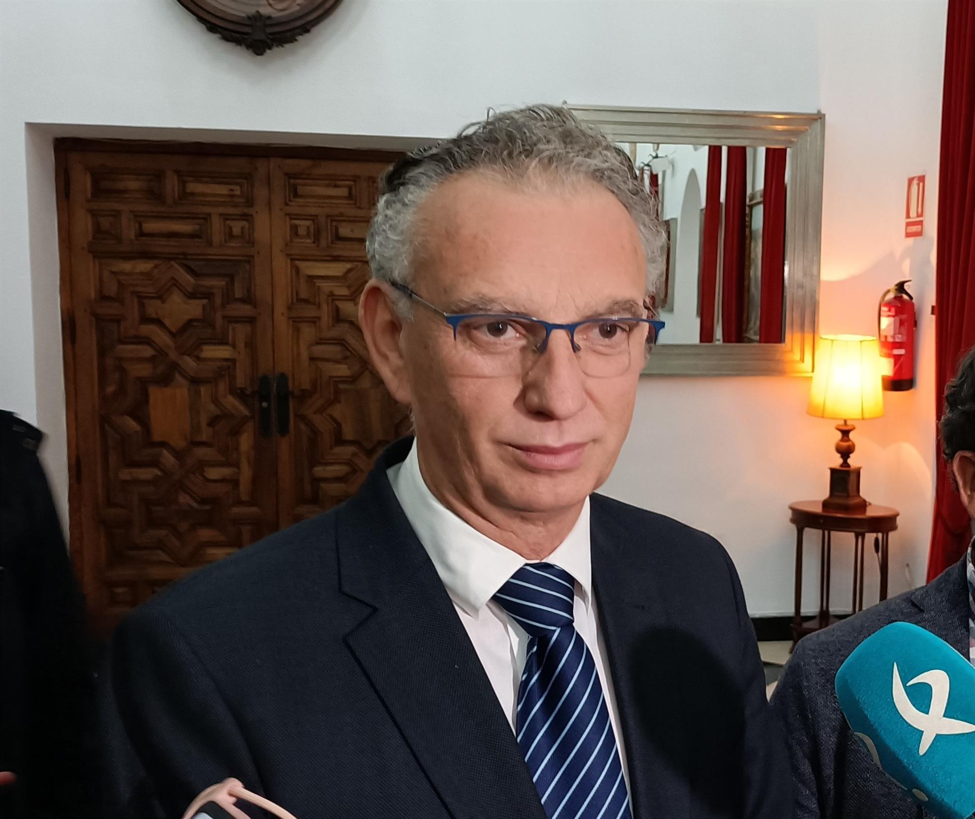 José Luis Quintana reafirma la "intención" del Gobierno de seguir avanzando en la futura autovía Cáceres-Badajoz José Luis Quintana reafirma la "intención" del Gobierno de seguir avanzando en la futura autovía Cáceres-Badajoz