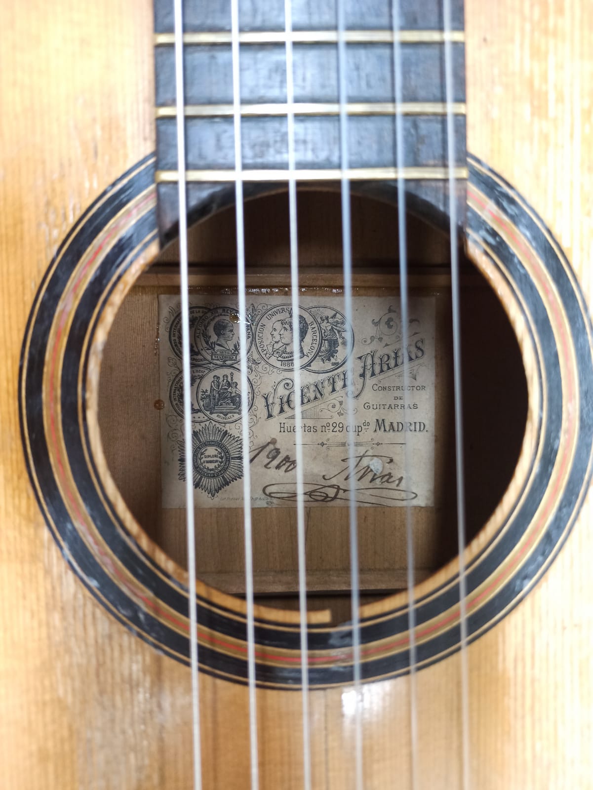 Una ciudadrealeña busca guitarras de Vicente Arias para una tesis doctoral en la UCLM Una ciudadrealeña busca guitarras de Vicente Arias para una tesis doctoral en la UCLM