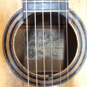 Guitarra construida por el afamado luthier alcazareño Vicente Arias