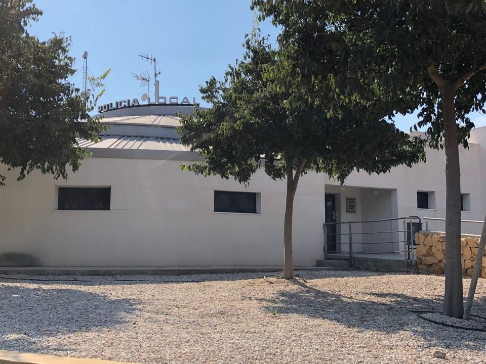 L'Alfàs del Pi inicia el proceso para incorporar a cuatro policías más a la plantilla L'Alfàs del Pi inicia el proceso para incorporar a cuatro policías más a la plantilla