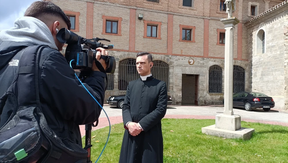 El portavoz de las monjas Clarisas de Belorado, José Ceacero, comparece ante los medios de comunicación, en el Convento de Belorado