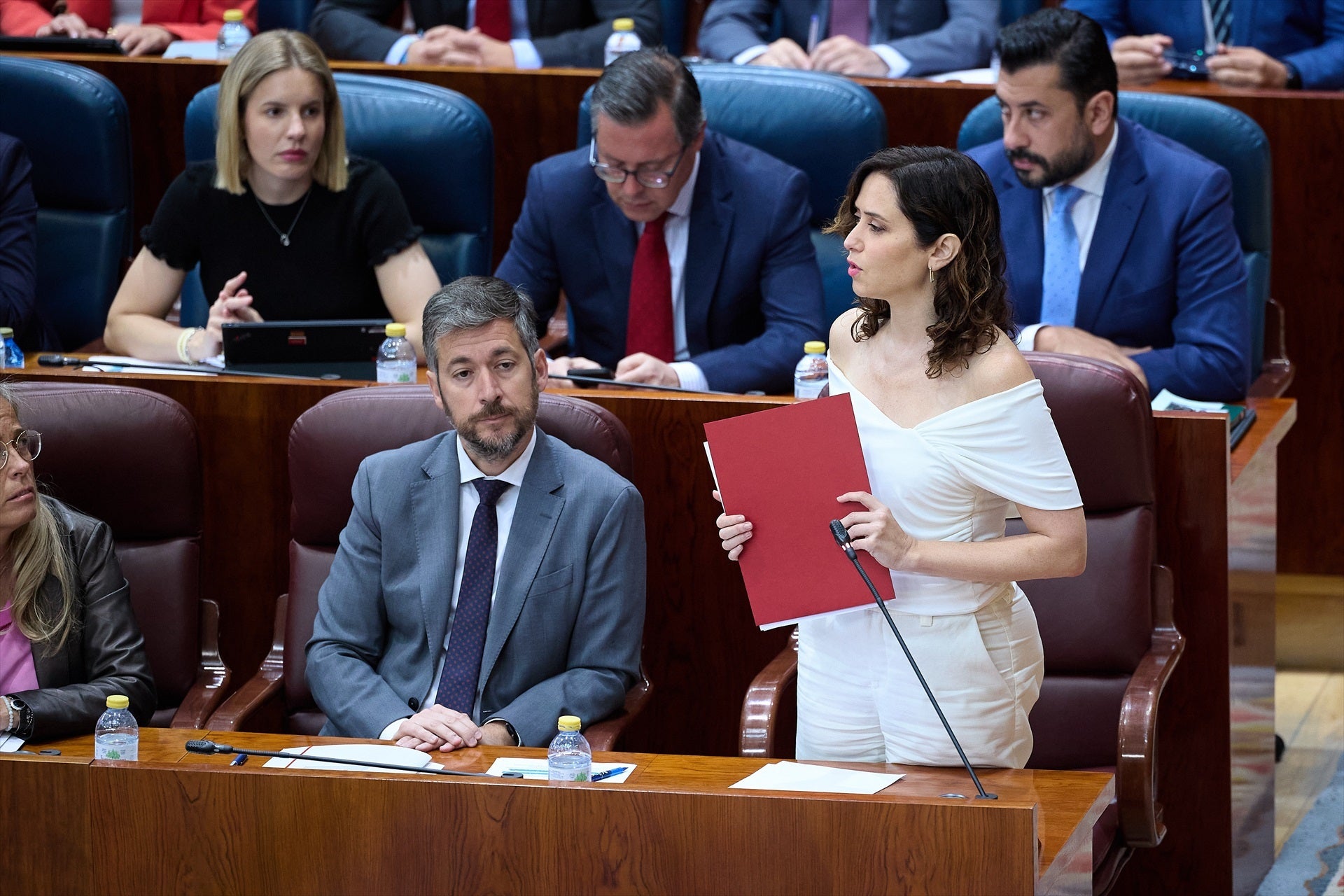 Ayuso defiende el sistema sanitario madrileño y carga contra la ministra de Sanidad Ayuso defiende el sistema sanitario madrileño y carga contra la ministra de Sanidad