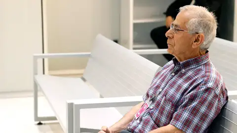 Pompeyo González, el jubilado funcionario de Vitoria de 74 años detenido por el envío en 2022 de seis cartas con explosivos. Pompeyo González, el jubilado funcionario de Vitoria de 74 años detenido por el envío en 2022 de seis cartas con explosivos.