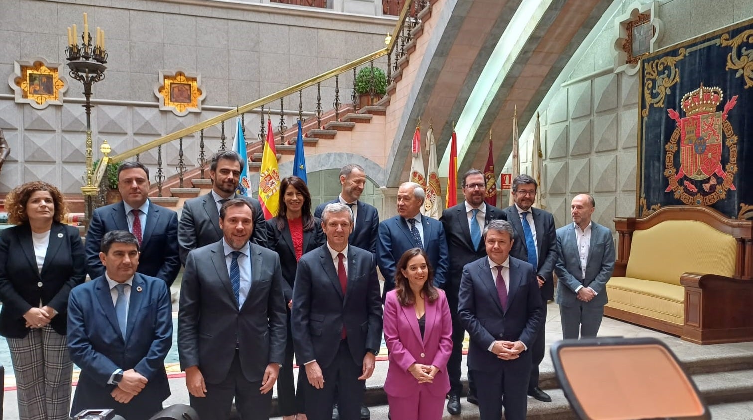 Óscar Puente respalda el Corredor Atlántico y presenta los frentes para solucionar la deuda con Puertos del Estado por Punta Langosteira Óscar Puente respalda el Corredor Atlántico y presenta los frentes para solucionar la deuda con Puertos del Estado por Punta Langosteira
