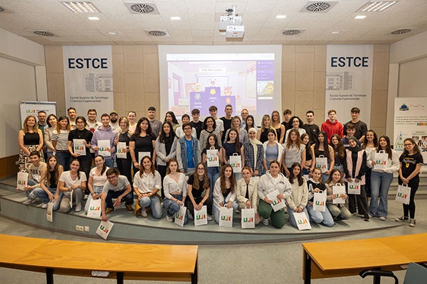 Cent trenta joves de secundària de Castelló, Benicarló i Vila-real i universitaris de Medicina i Bioquímica i Biologia Molecular fan realitat la tercera edició de MicroMón Cent trenta joves de secundària de Castelló, Benicarló i Vila-real i universitaris de Medicina i Bioquímica i Biologia Molecular fan realitat la tercera edició de MicroMón