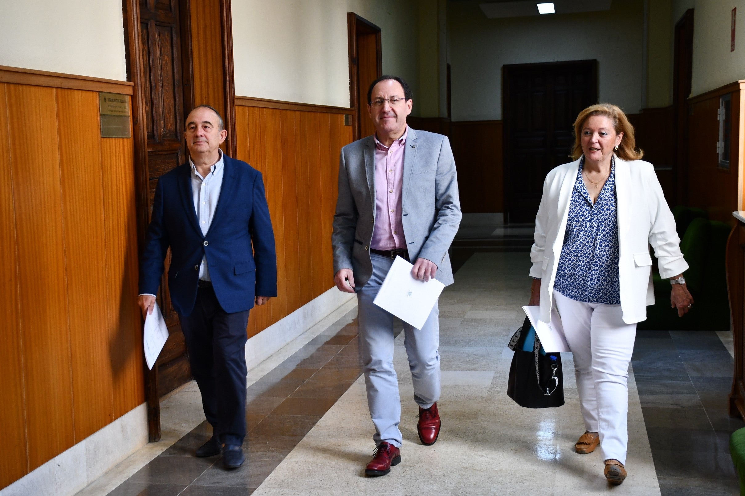 El Gobierno de la Diputación aporta 6 millones de euros a los municipios para cubrir el sobrecoste de la recogida y tratamiento de residuos El Gobierno de la Diputación aporta 6 millones de euros a los municipios para cubrir el sobrecoste de la recogida y tratamiento de residuos