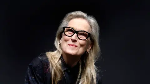 La actriz Meryl Streep durante su charla en Cannes Meryl Streep, sobre su escena con Robert Redford lavándole el pelo: "Vemos mucha gente follando en el cine, pero nada con esa delicadeza"