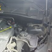 Droga oculta en el motor de un vehículo en Almendralejo