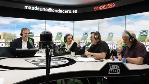 Alsina, Chenoa, Agustín Jiménez y Leo Harlem en la hora del humor de 'Más de uno' Alsina, Chenoa, Agustín Jiménez y Leo Harlem en la hora del humor de 'Más de uno'