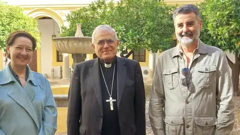 El Obispo de Córdoba, D. Demetrio Fernández con el director de Atresmedia Radio, Carlos Roca y María Luisa Hurtado El Obispo de Córdoba, D. Demetrio Fernández con el director de Atresmedia Radio, Carlos Roca y María Luisa Hurtado