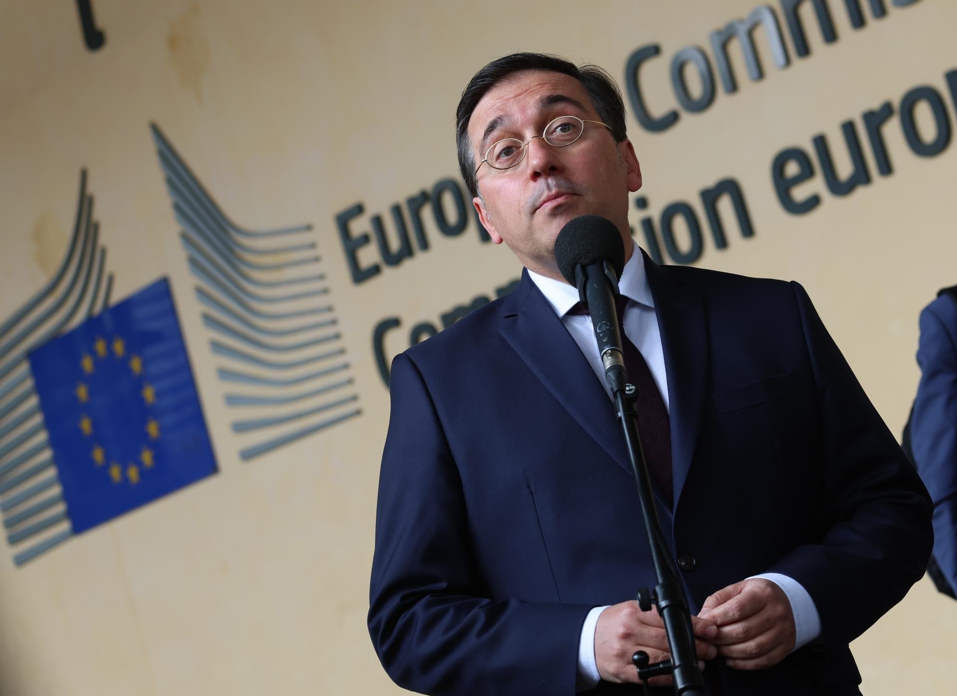 Termina sin acuerdo la reunión entre Albares y Cameron por la situación de Gibraltar tras el Brexit Termina sin acuerdo la reunión entre Albares y Cameron por la situación de Gibraltar tras el Brexit