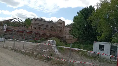 Las obras del Molino Borgoñón de Alcalá de Henares llevan paradas casi dos meses a la espera de una nueva licitación que permita su finalización Molino Borgoñón de Alcalá de Henares en obras