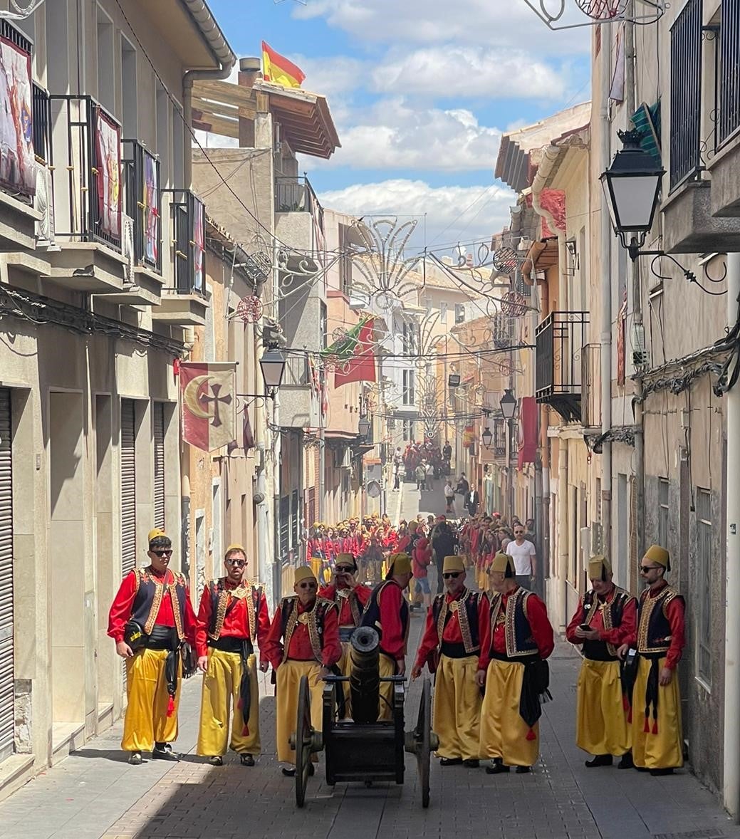 Petrer vibra un año más con sus fiestas de Moros y Cristianos Petrer vibra un año más con sus fiestas de Moros y Cristianos