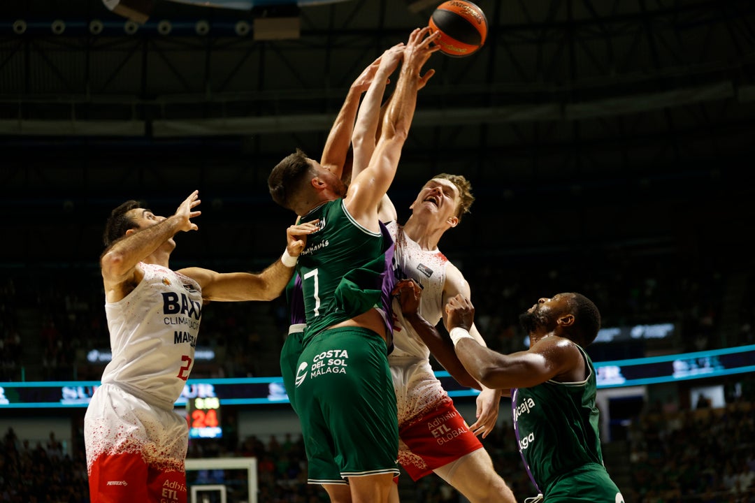 El Unicaja se lleva el primer asalto contra Manresa El Unicaja se lleva el primer asalto contra Manresa
