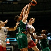El Unicaja se lleva el primer asalto contra Manresa El Unicaja se lleva el primer asalto contra Manresa