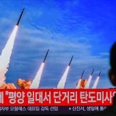 Imagen de la televisión coreana mostrando un lanzamiento de misiles