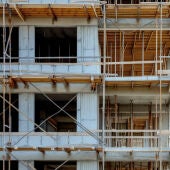 Un edificio de viviendas en construcción