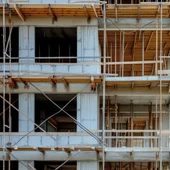 Un edificio de viviendas en construcción Un edificio de viviendas en construcción