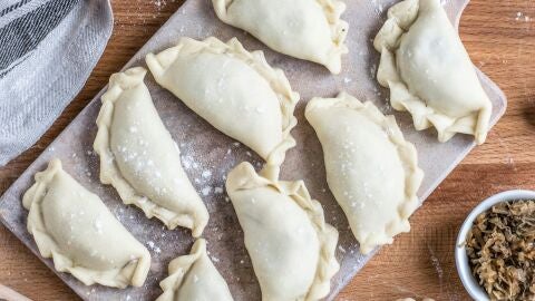 Imagen de recurso de unas empanadillas hechas a mano Imagen de recurso de unas empanadillas hechas a mano