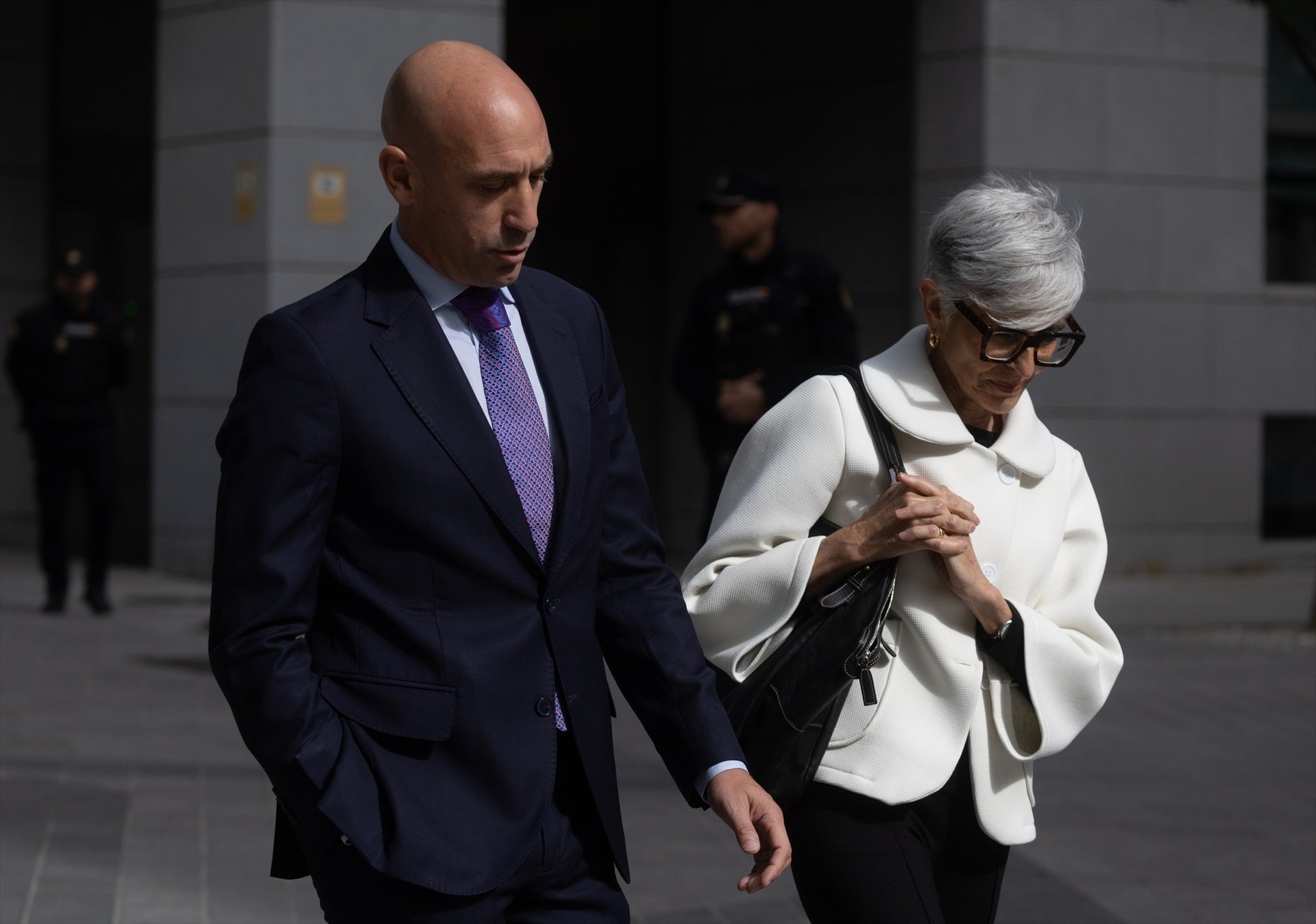Rubiales asegura que Hermoso "cambió su versión" sobre el beso "pasados unos días": "Espero que se haga Justicia" Rubiales asegura que Hermoso "cambió su versión" sobre el beso "pasados unos días": "Espero que se haga Justicia"