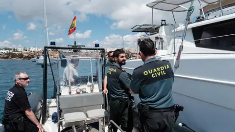 El Ayuntamiento de Ibiza y la Guardia Civil se unen para luchar contra los fondeos ilegales en Talamanca El Ayuntamiento de Ibiza y la Guardia Civil se unen para luchar contra los fondeos ilegales en Talamanca