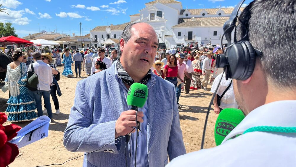 El historiador del Rocío, Julio Mayo, interviniendo en el especial rociero de Gente Viajera