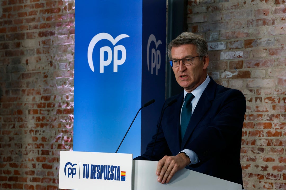 Feijóo critica tanto a Milei como a Sánchez por una "escalada verbal a ninguna parte" Feijóo critica tanto a Milei como a Sánchez por una "escalada verbal a ninguna parte"