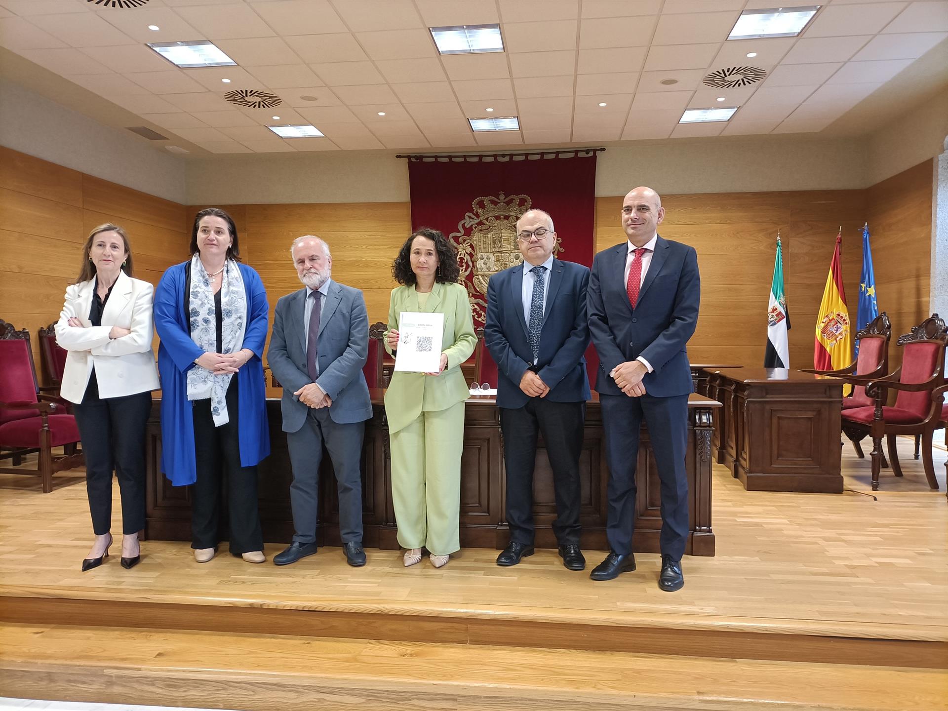 El Gobierno quiere extender a otras provincias el modelo del Juzgado de Violencia sobre la Mujer de Cáceres El Gobierno quiere extender a otras provincias el modelo del Juzgado de Violencia sobre la Mujer de Cáceres