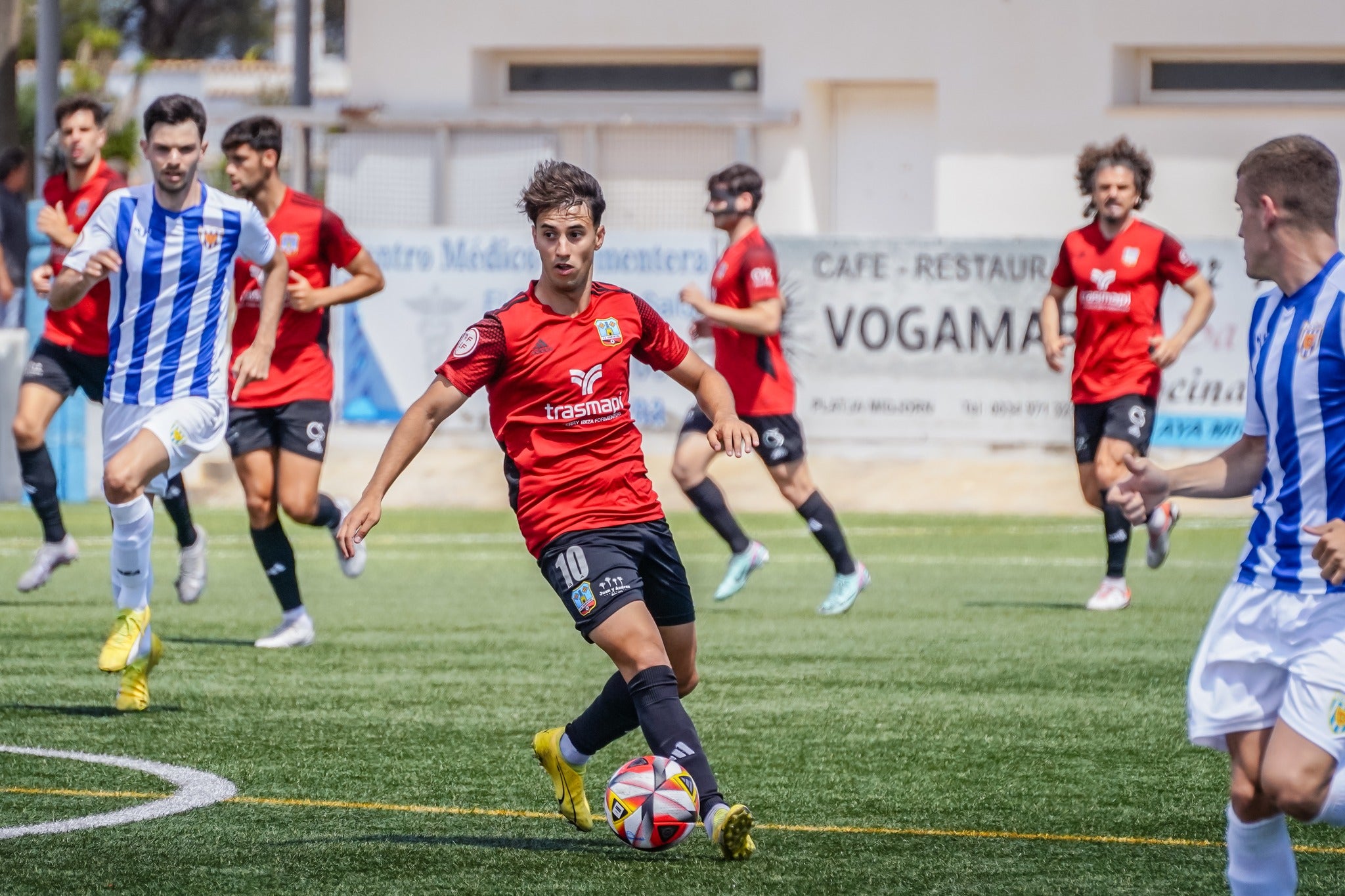 La SD Formentera vuelve a perder contra el Izarra y desciende a Tercera RFEF La SD Formentera vuelve a perder contra el Izarra y desciende a Tercera RFEF