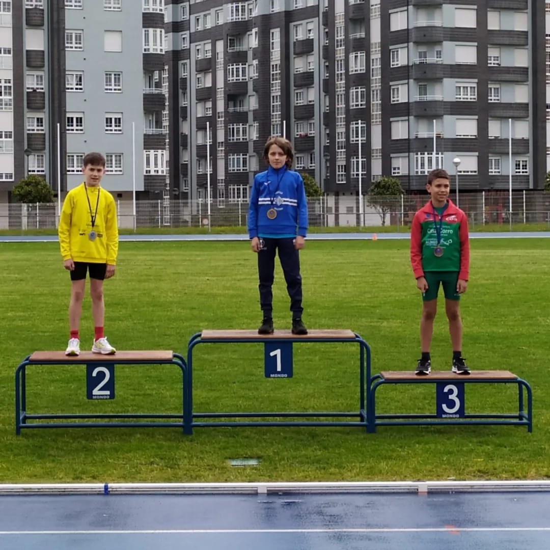 Los componentes del Infiesto Atletismo de nuevo en lo más alto Los componentes del Infiesto Atletismo de nuevo en lo más alto